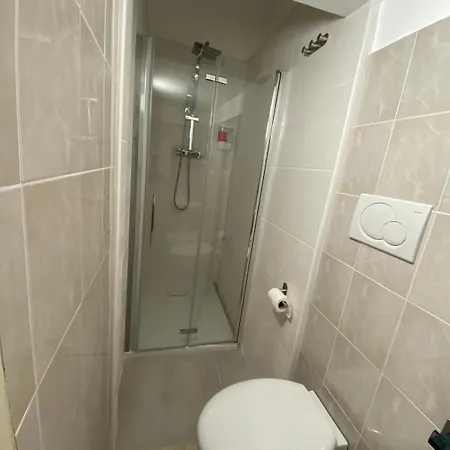 فندق مبيت وإفطار Room416 *